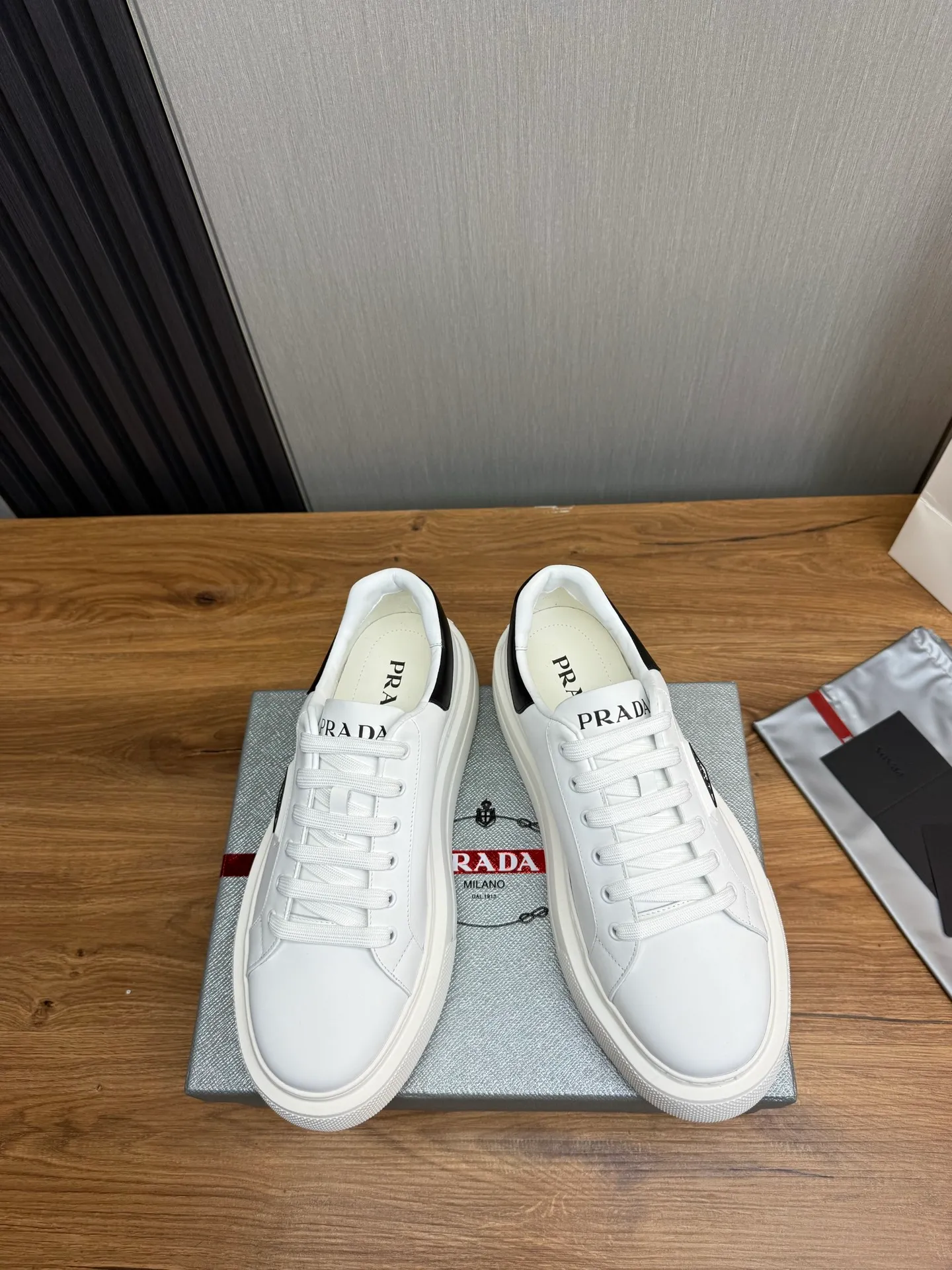 Men's shoes 💰560💰 [PRADA] Men's shoes are popular in the counter, official website is synchronized, 1 high-quality shipment ✔️Original cowhide upper + cowhide lining, 1🆚1 replica, original sole, 38-45 (45 customized, non-refundable)